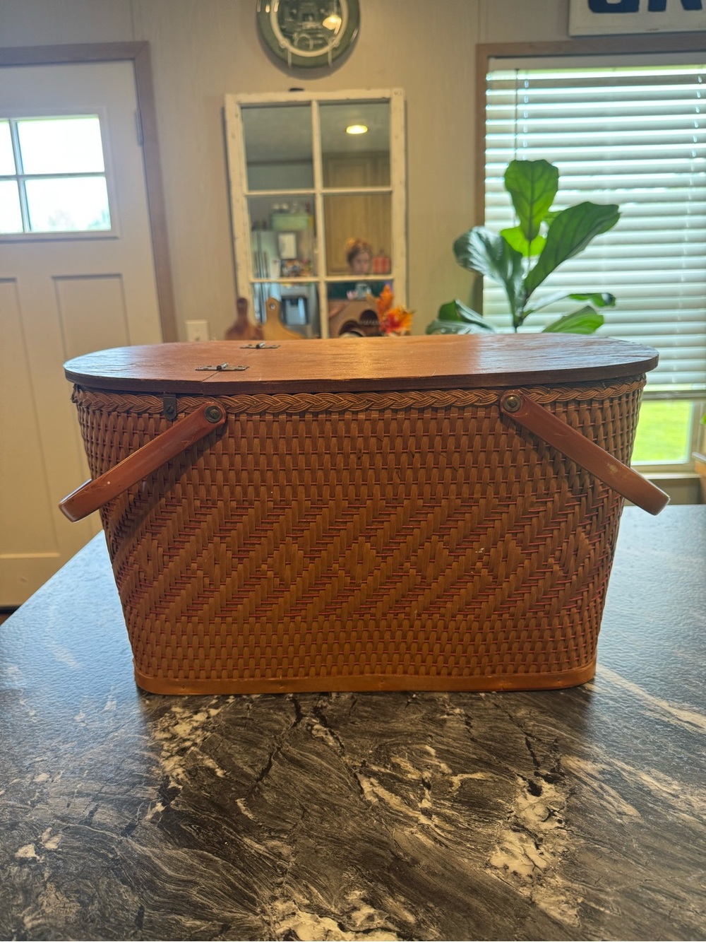 Vintage 1940s-1950s Redmon Woven Picnic Basket with Lid - Brown